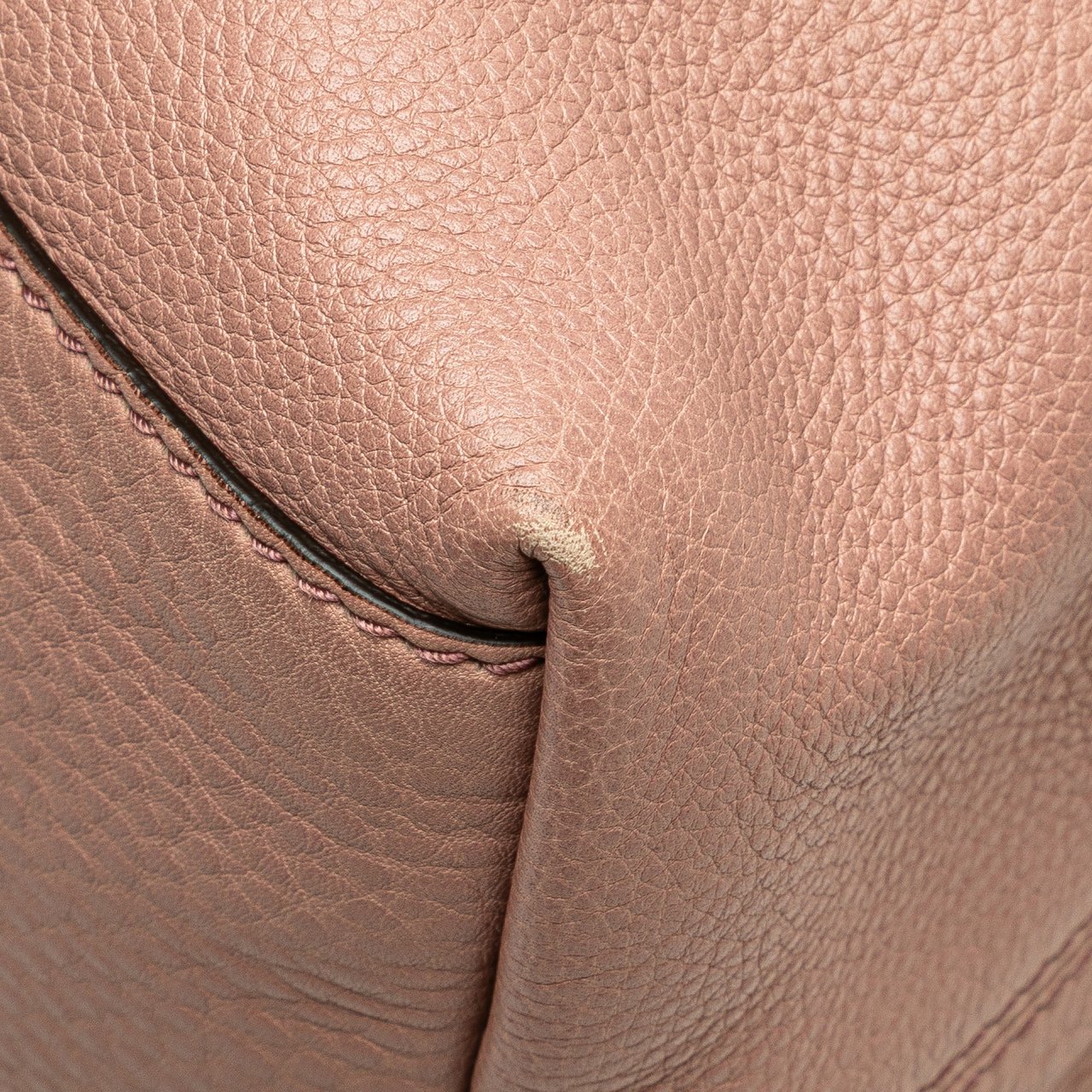 Gucci Medium Leather Soho Chain Tote Roze