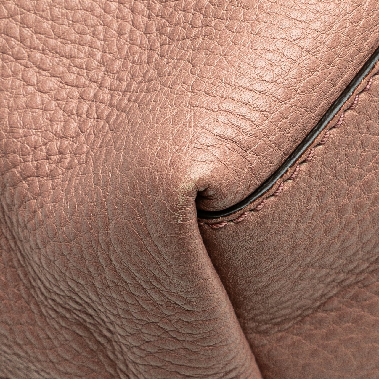 Gucci Medium Leather Soho Chain Tote Roze