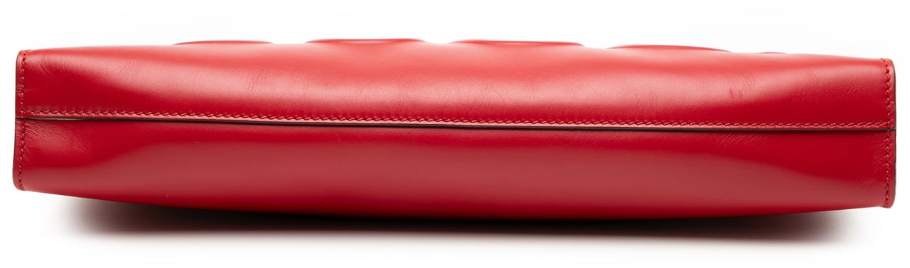 Gucci Embossed Leather Logo Clutch Rood