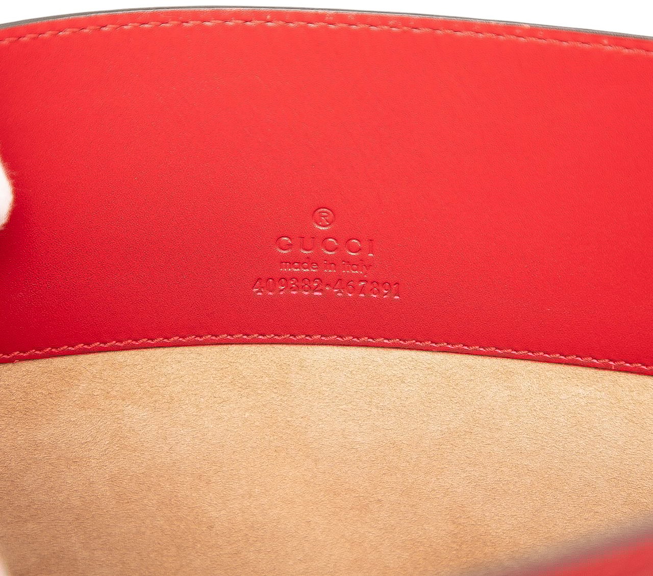 Gucci Embossed Leather Logo Clutch Rood