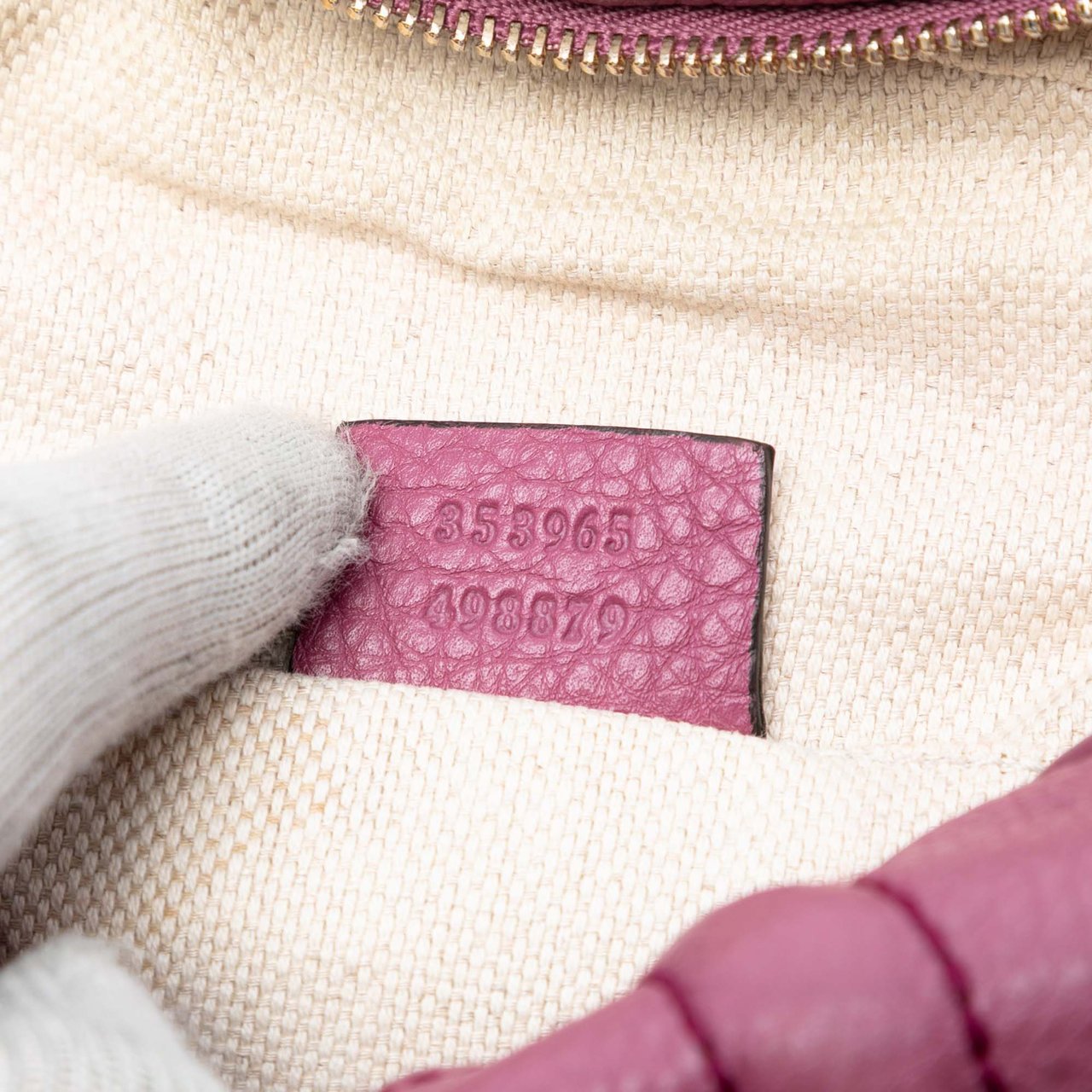 Gucci Mini Pebbled Calfskin Soho Chain Crossbody Roze