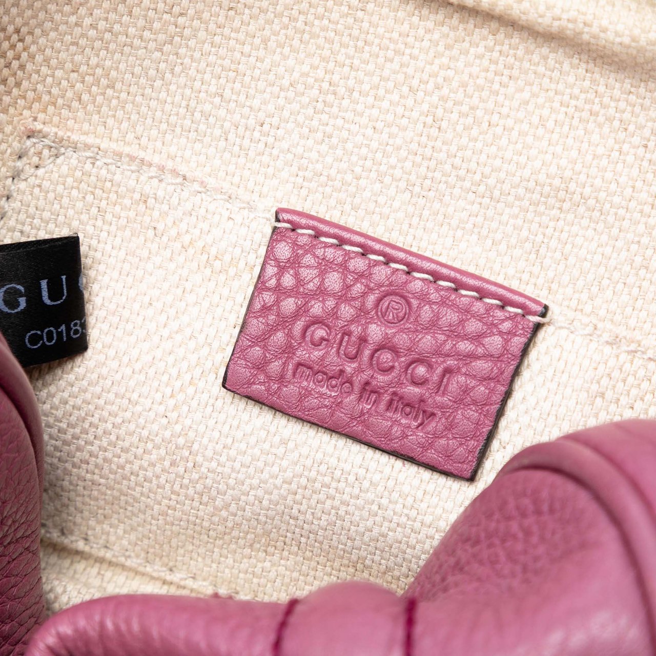 Gucci Mini Pebbled Calfskin Soho Chain Crossbody Roze