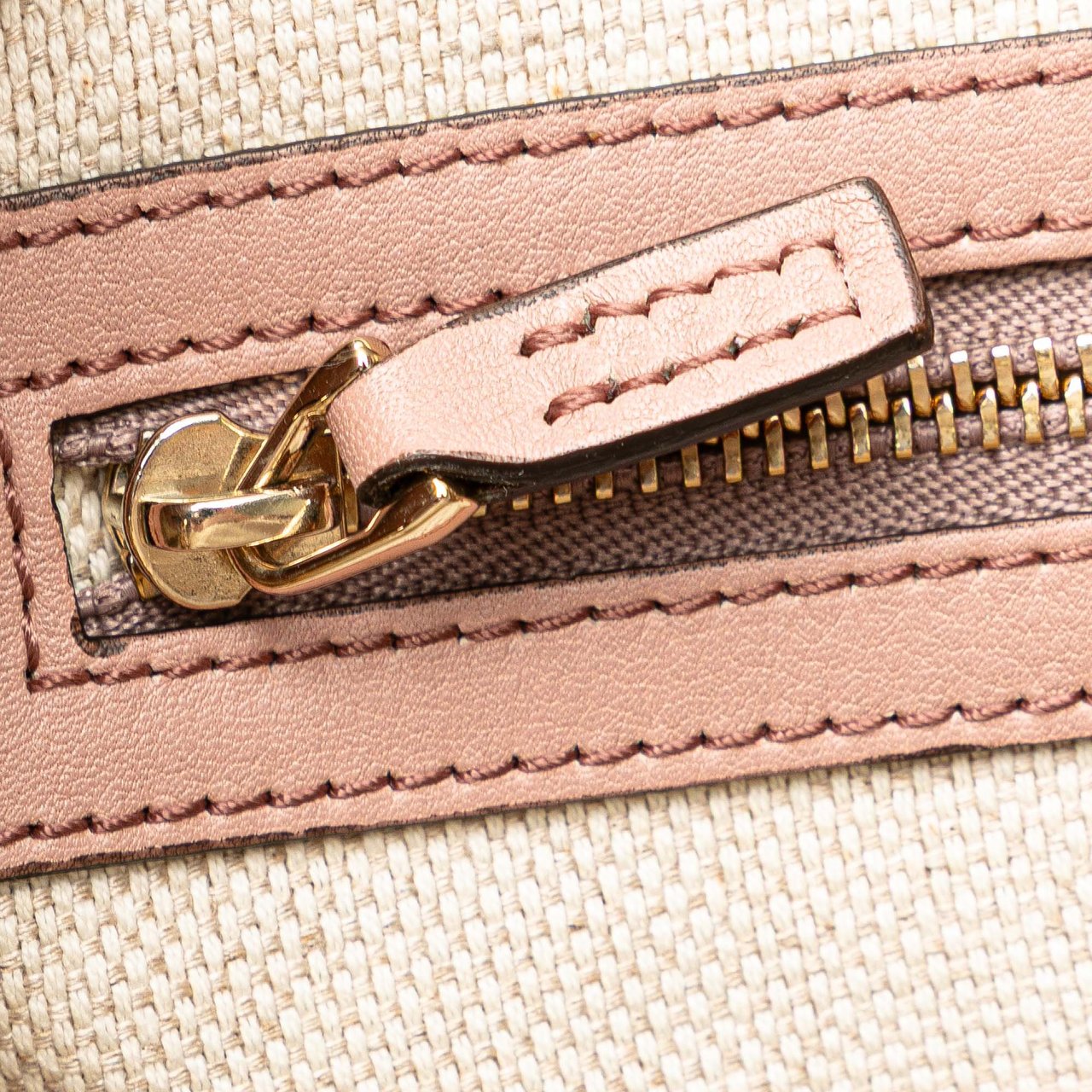 Gucci Small Patent Soho Satchel Roze