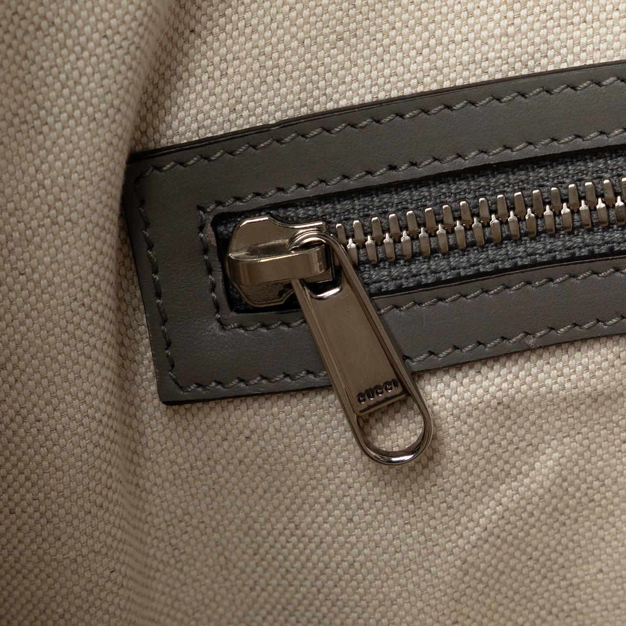 Gucci GG Embossed Leather Vertical Tote Grijs