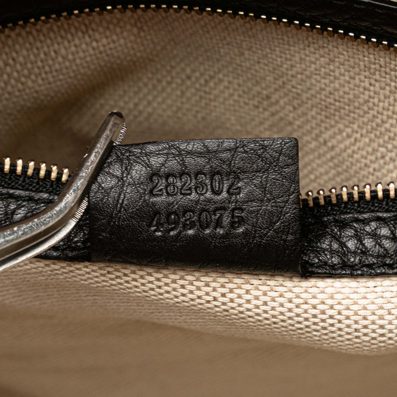 Gucci Medium Pebbled Calfskin Soho Boston Bag Zwart