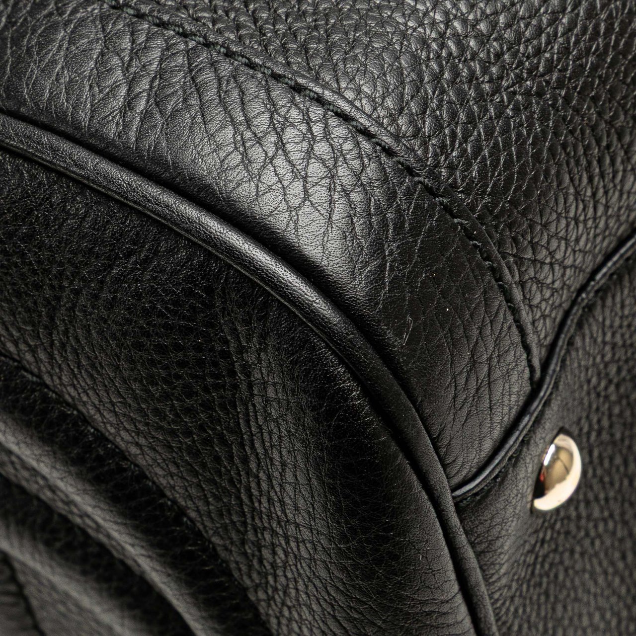 Gucci Medium Pebbled Calfskin Soho Boston Bag Zwart