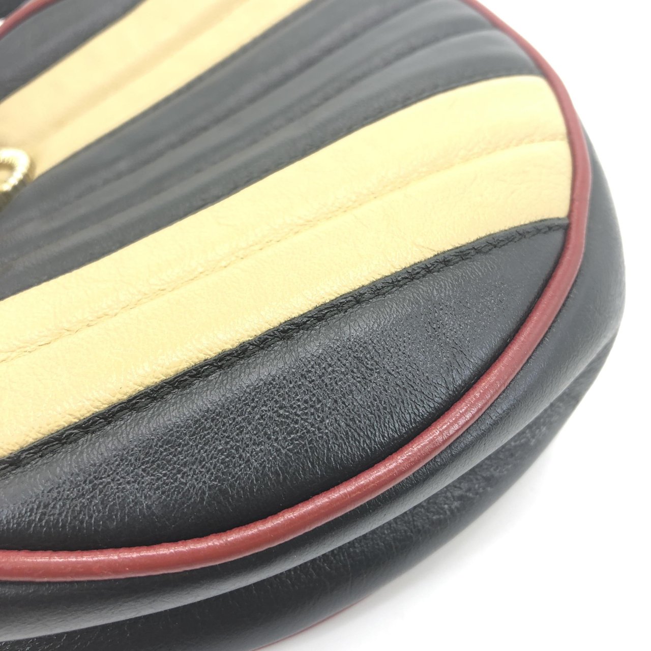 Gucci GG Marmont Round Diagonal Quilted Leather Mini Zwart