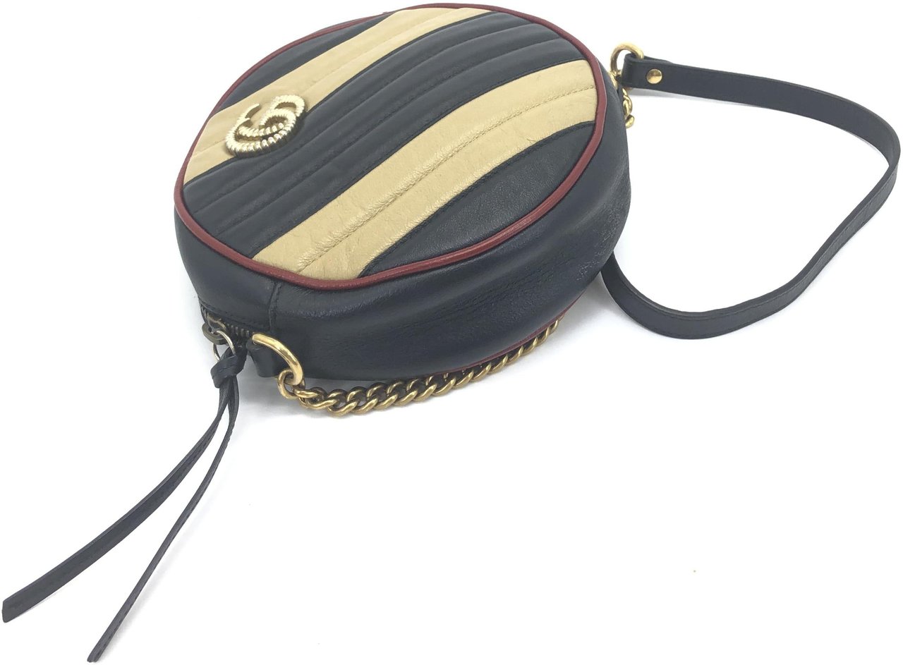 Gucci GG Marmont Round Diagonal Quilted Leather Mini Zwart