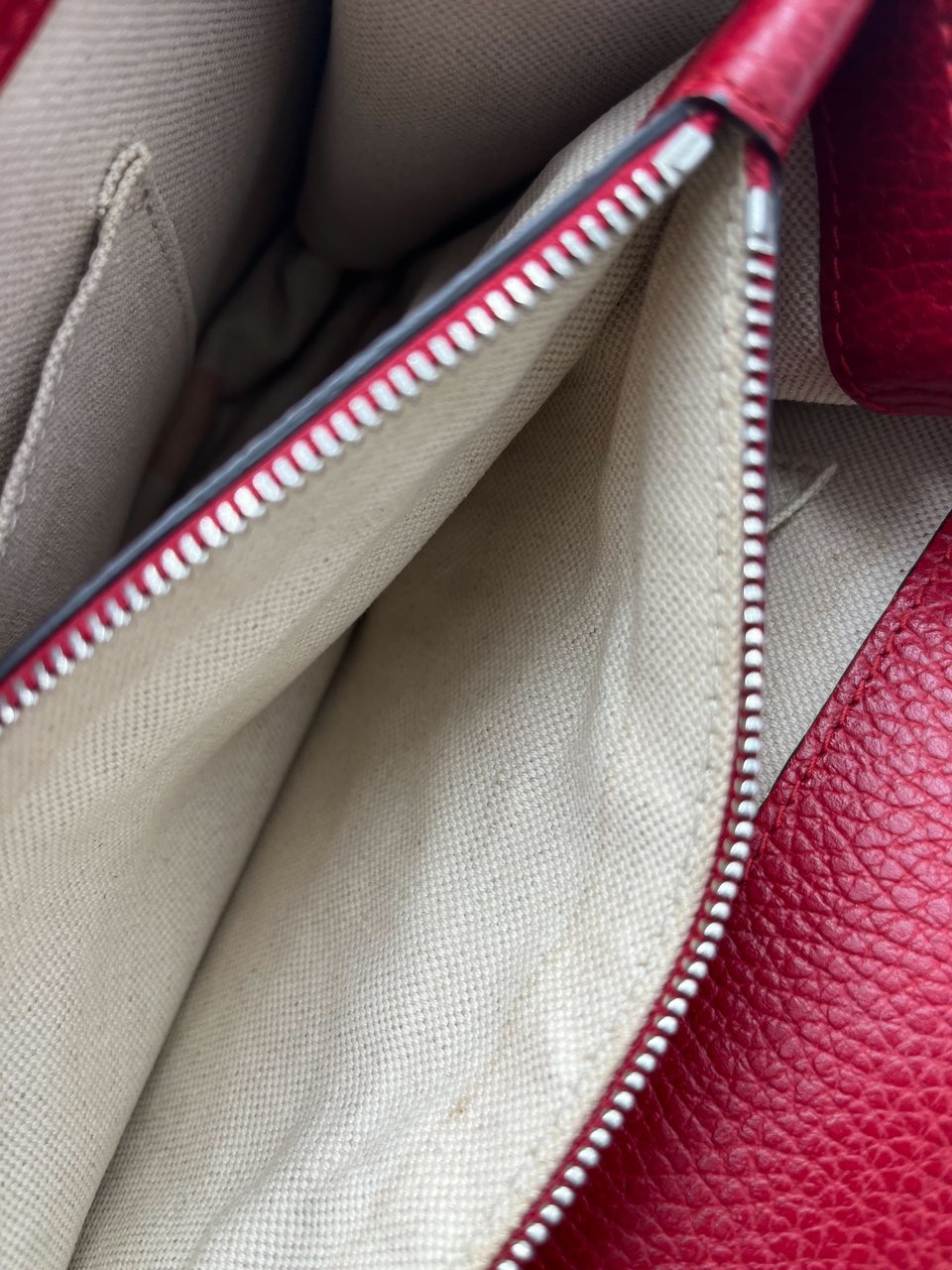 Gucci Gucci Dionysus Bamboo Top Handle Bag Leather Medium Rood