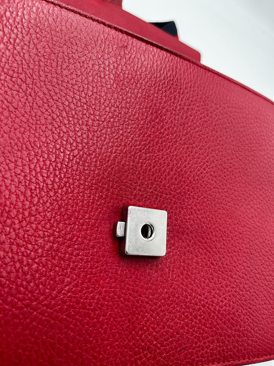 Gucci Gucci Dionysus Bamboo Top Handle Bag Leather Medium Rood