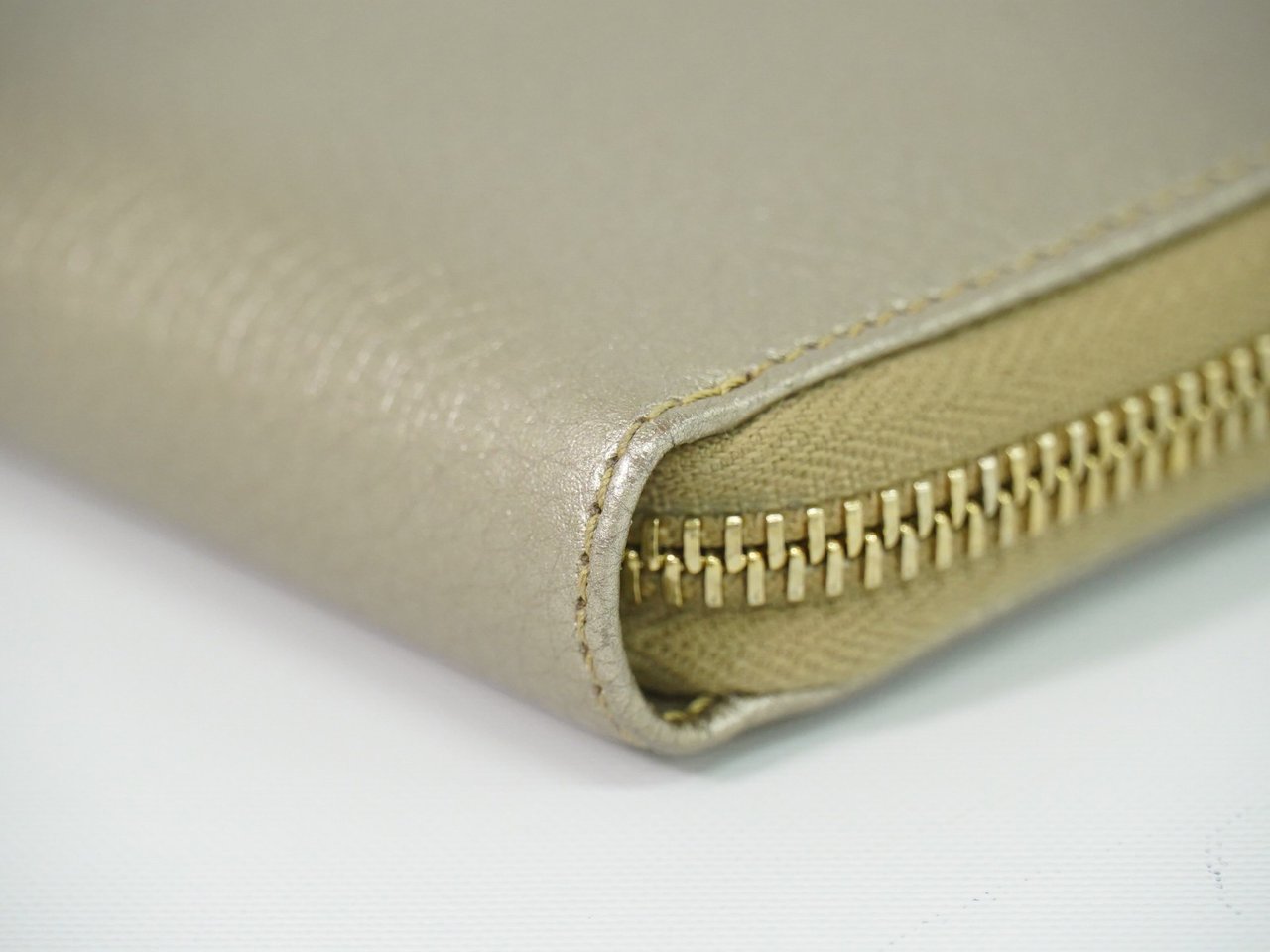 Gucci Bamboo Tassel Zip Leather Goud