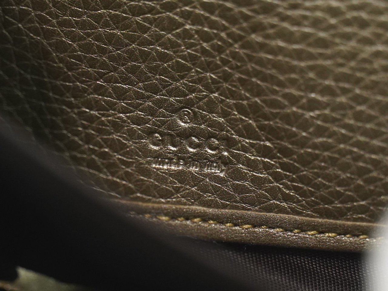 Gucci Bamboo Tassel Zip Leather Goud