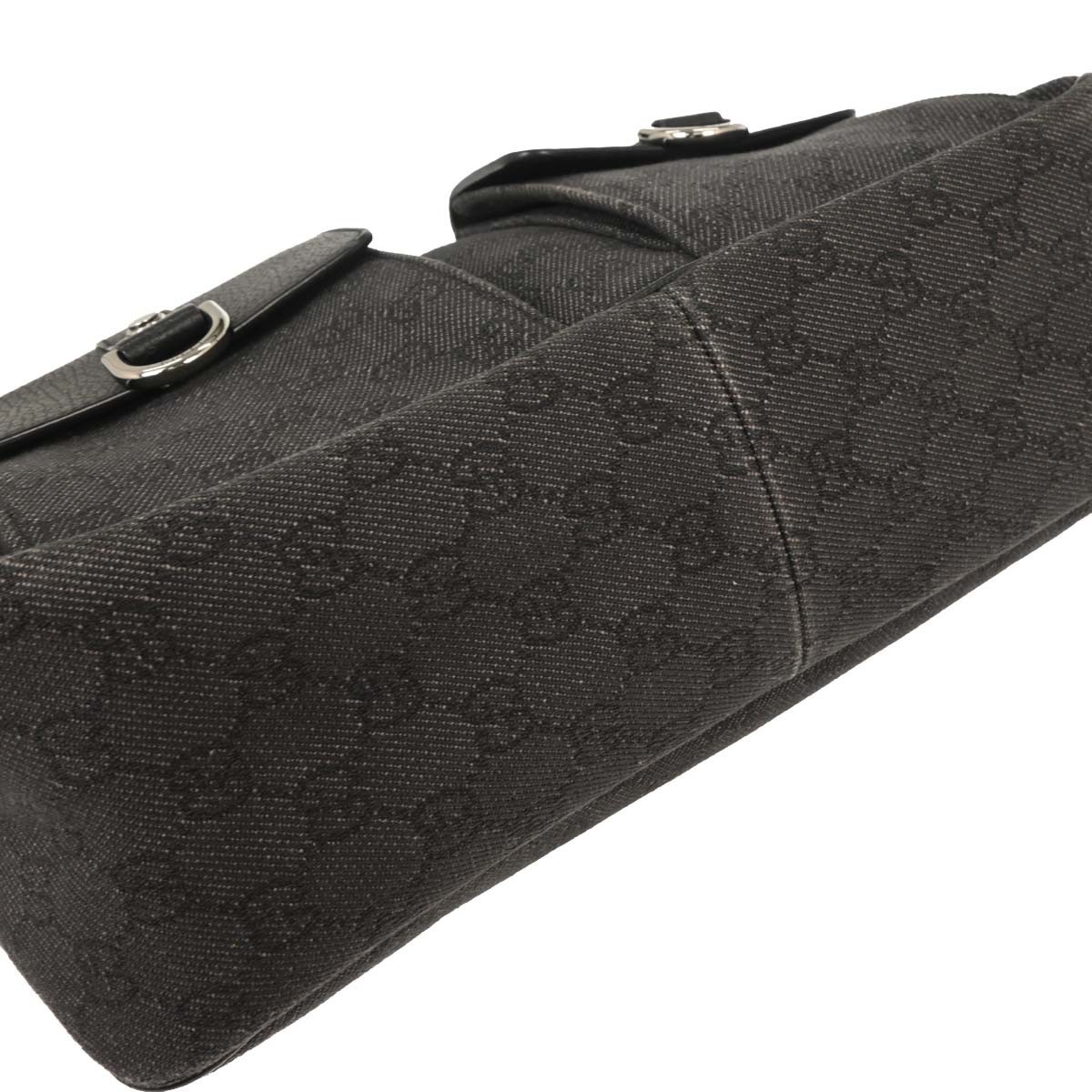 Gucci Gucci Abbey Pocket Hobo GG Canvas Medium Grijs