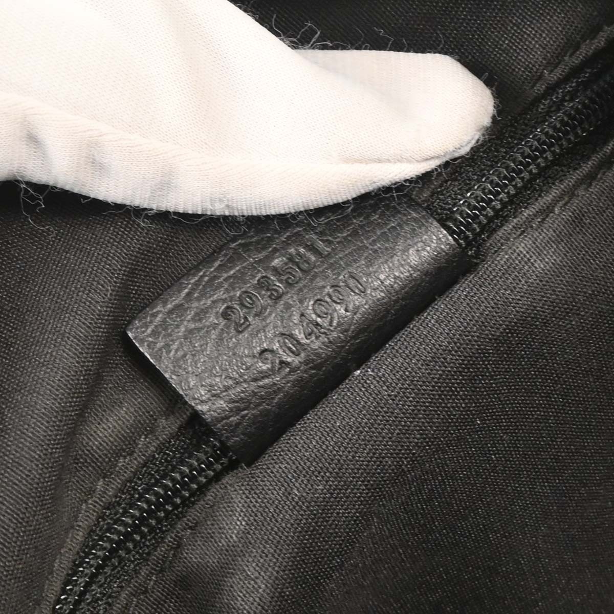 Gucci Gucci Abbey Pocket Hobo GG Canvas Medium Grijs