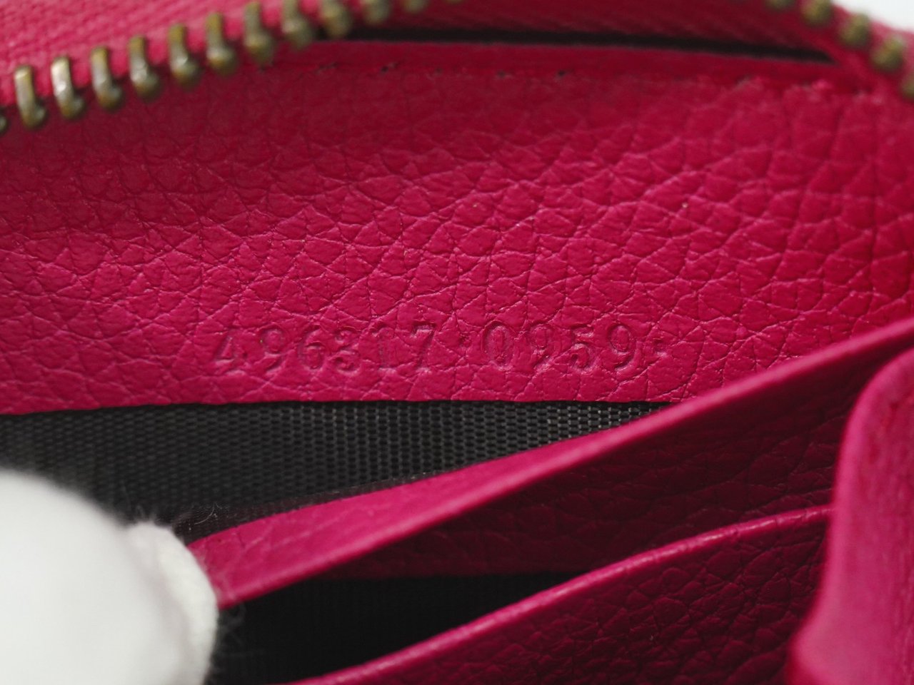 Gucci Vintage Logo Zip Around Wallet Leather Long Roze