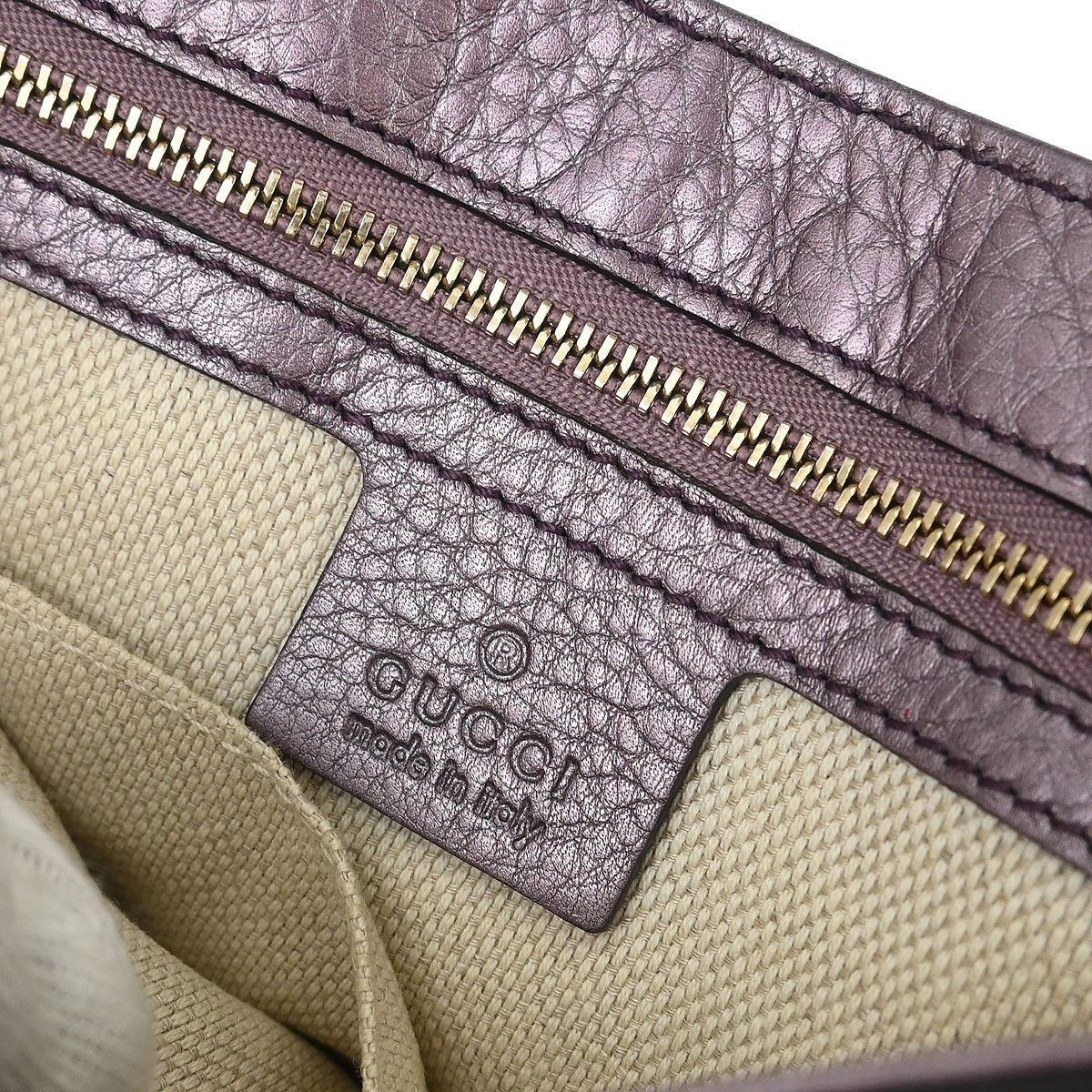 Gucci Gucci Soho Chain Crossbody Bag Leather Medium Paars