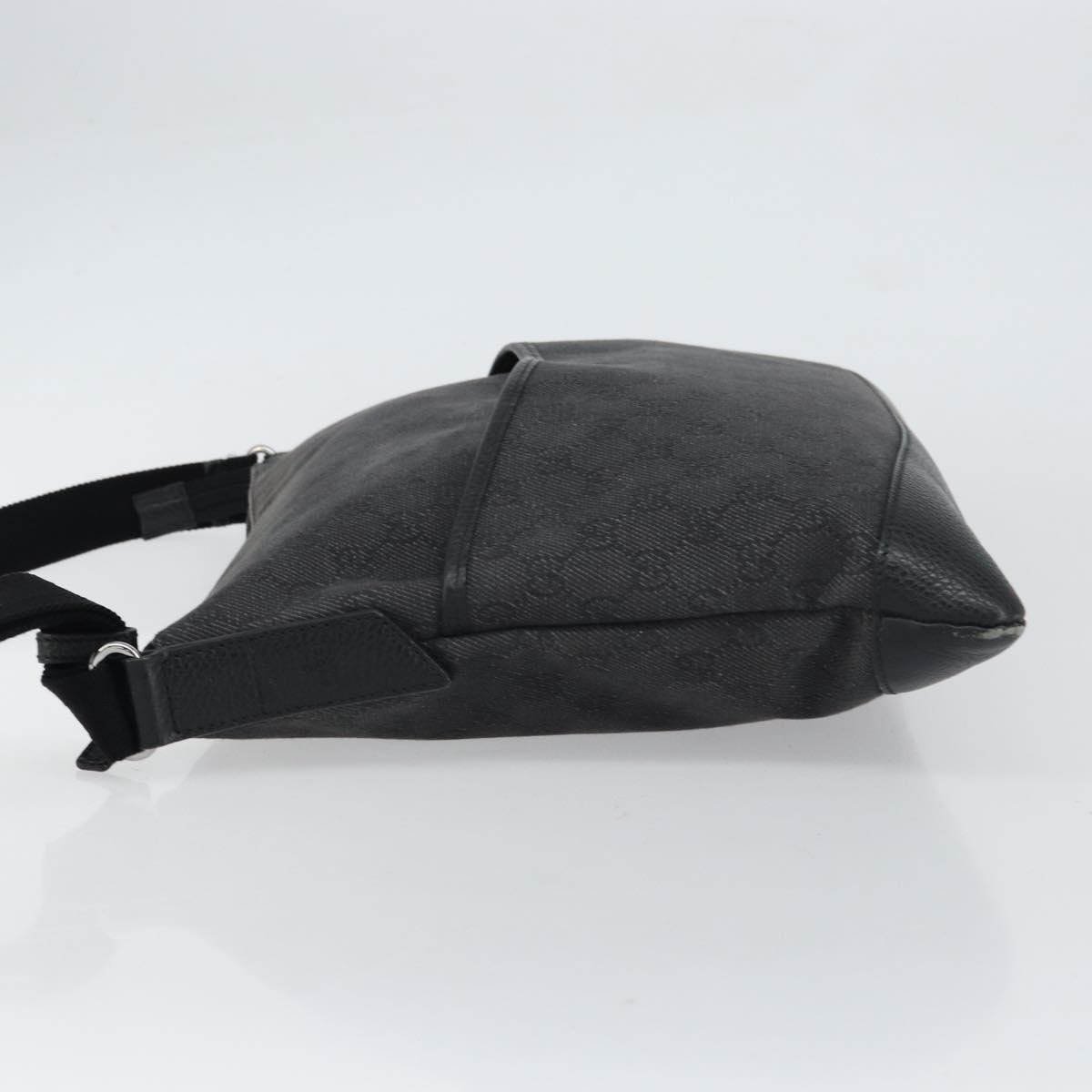 Gucci Zip Messenger GG Canvas with Perforated Leather Medium Zwart
