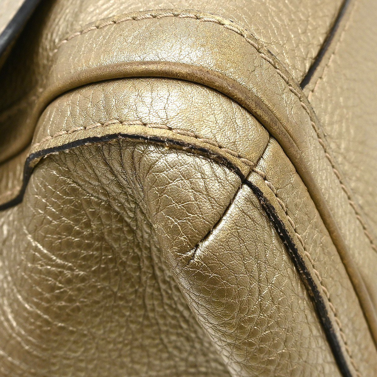 Gucci Bella Flap Leather Medium Goud