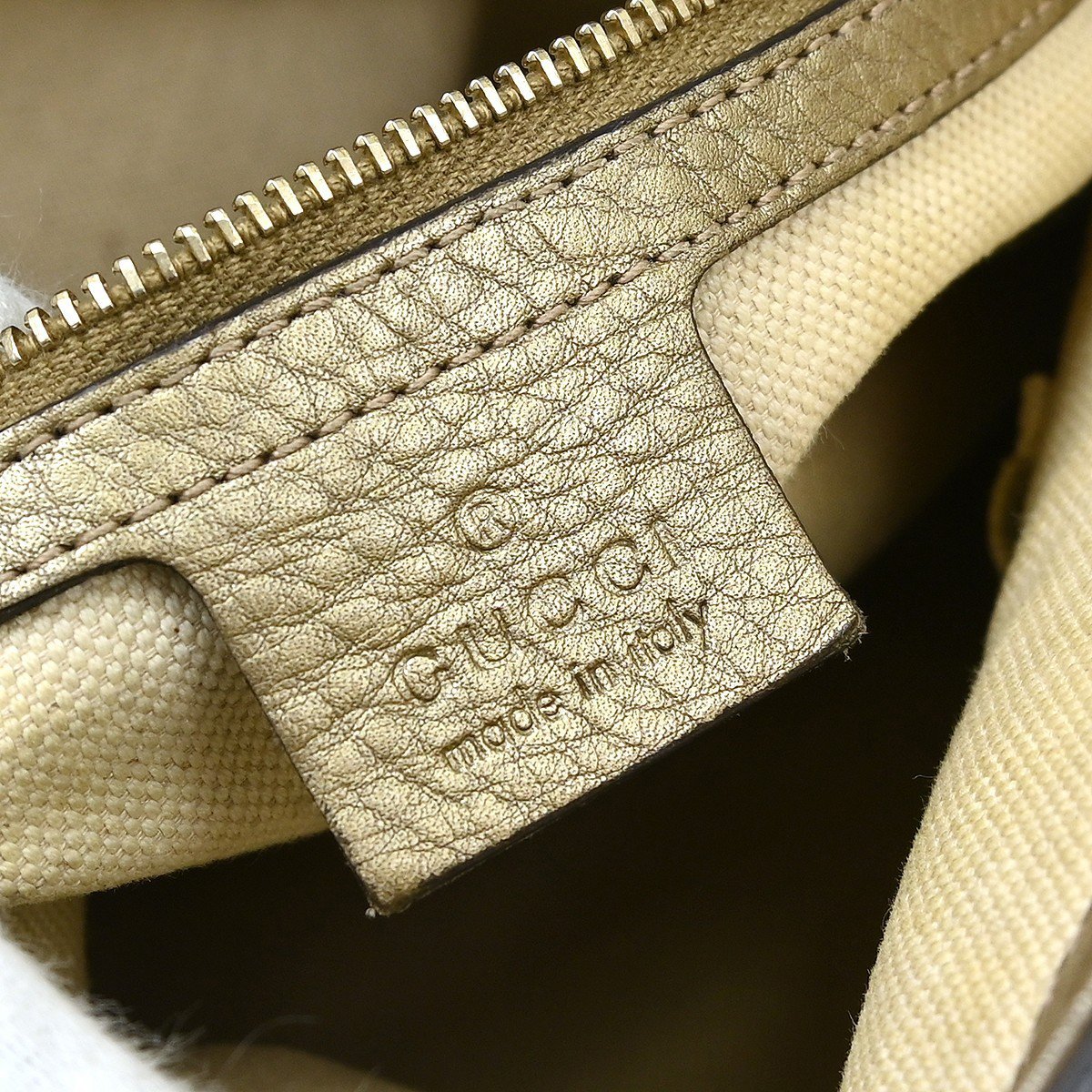 Gucci Bella Flap Leather Medium Goud