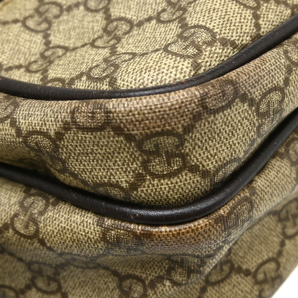 Gucci Front Zip Pocket Messenger GG Coated Canvas Medium Beige