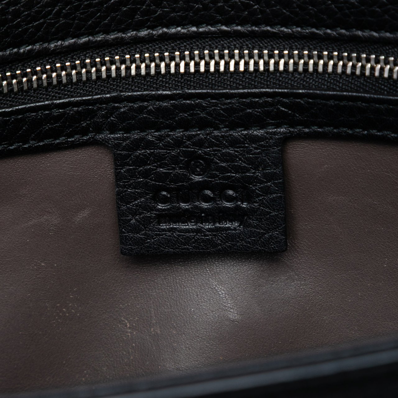 Gucci Medium Studded Leather Miss Bamboo Crossbody Zwart