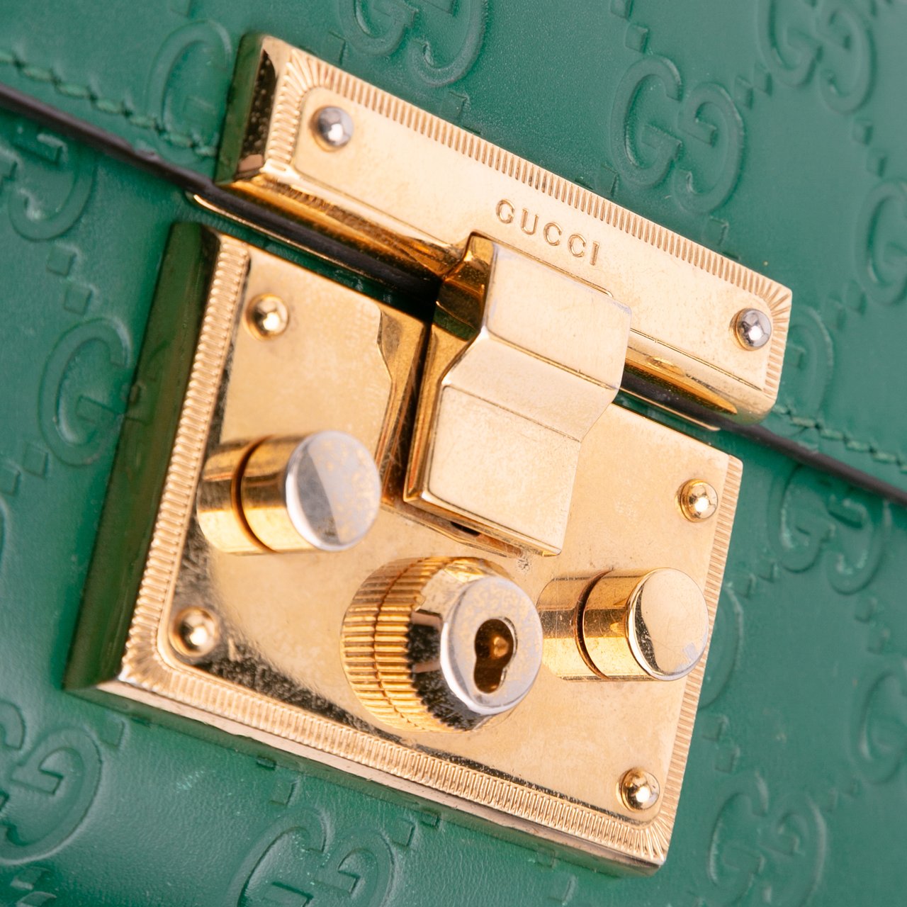 Gucci Small Guccissima Padlock Crossbody Groen