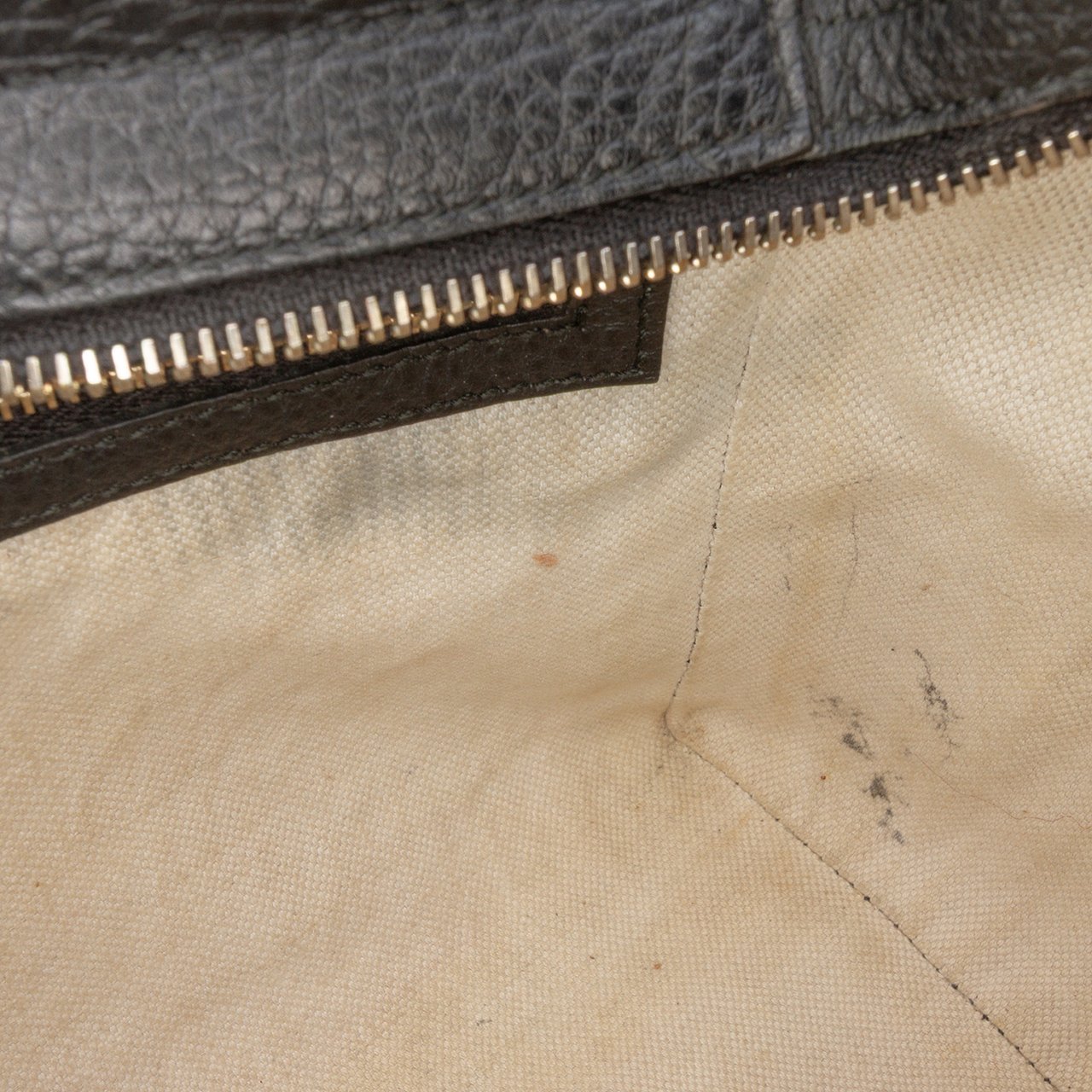 Gucci Mini Leather Swing Satchel Zwart