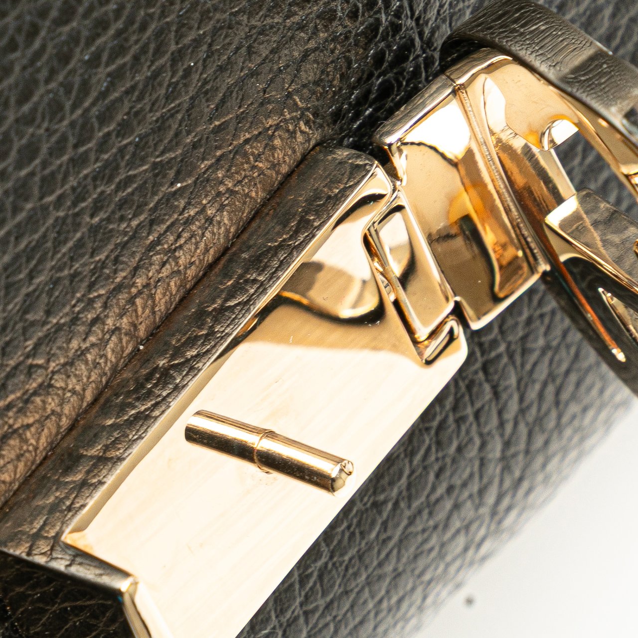 Gucci Small Dollar Calf Interlocking G Satchel Zwart
