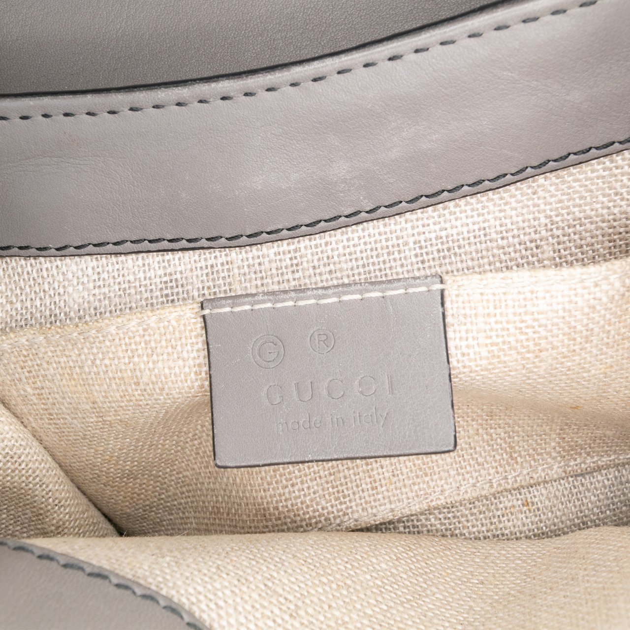 Gucci Mini Microguccissima Emily Crossbody Grijs