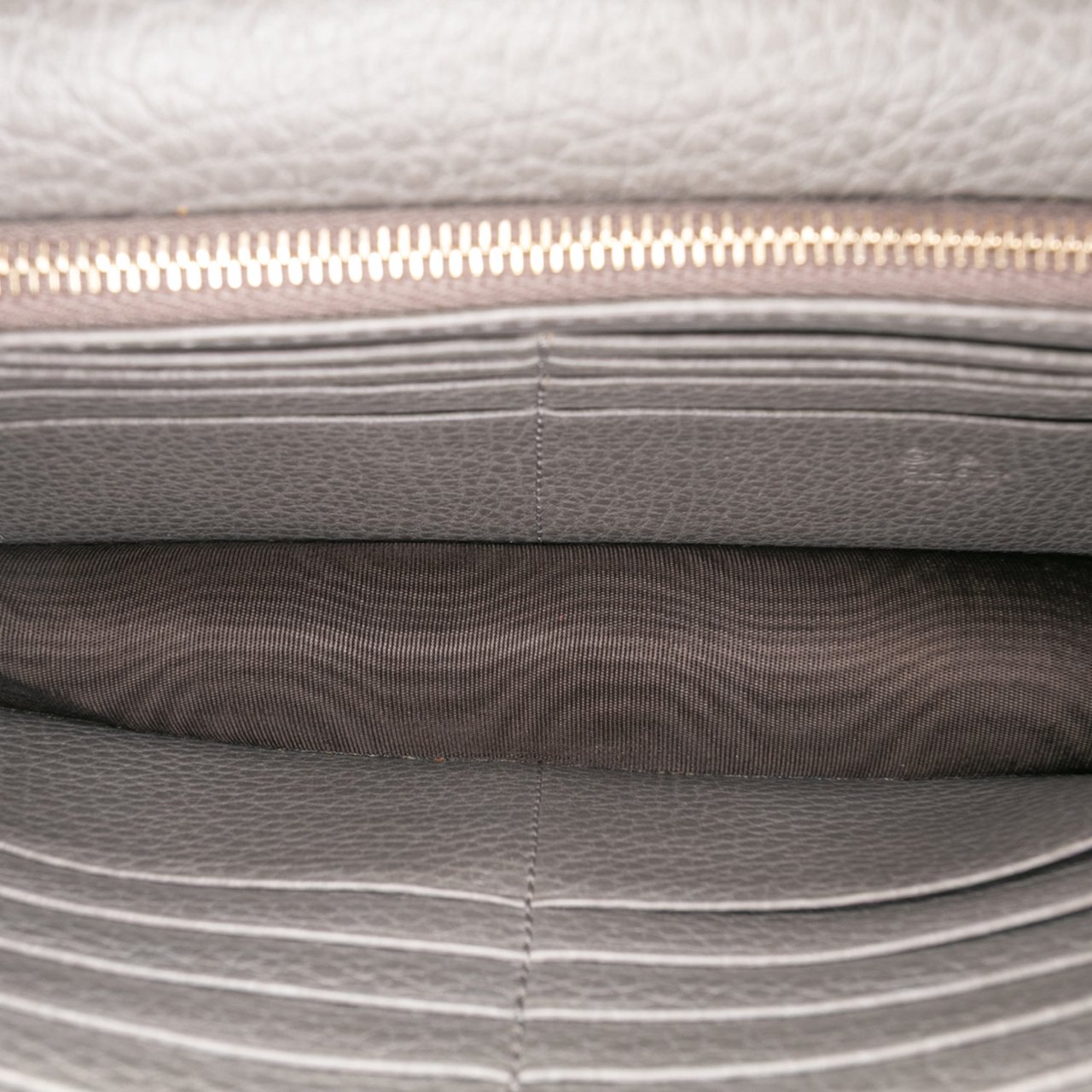 Gucci Leather Interlocking G Dollar Wallet on Chain Grijs