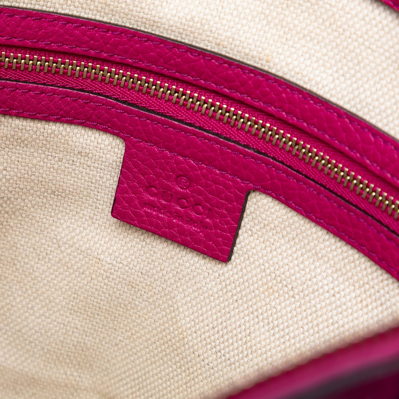 Gucci Small Leather Soho Cellarius Satchel Roze