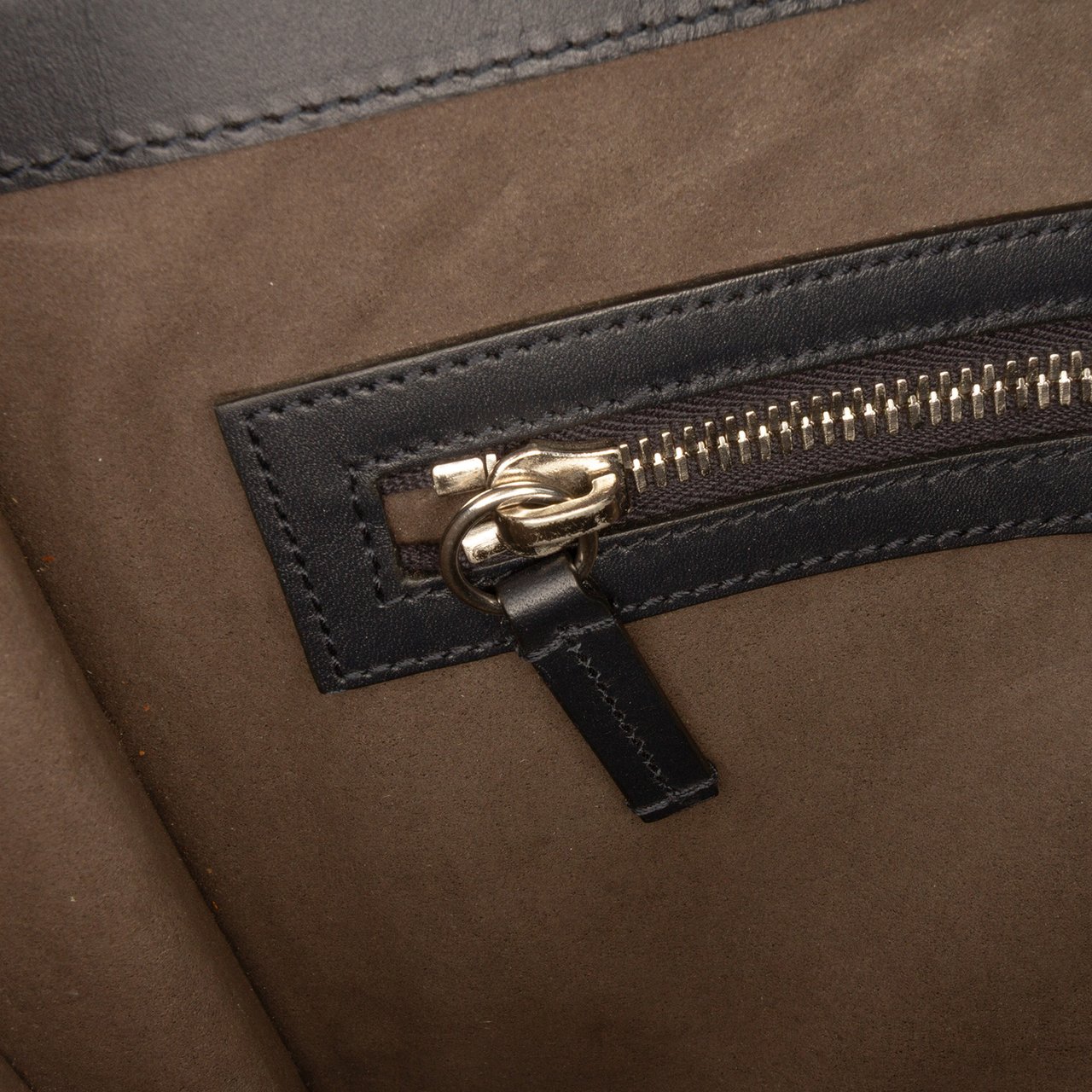 Gucci GG Supreme Blooms Messenger Bag Bruin