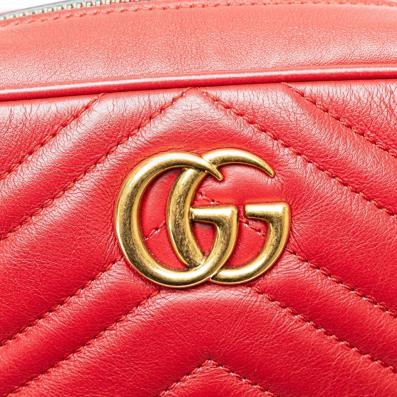 Gucci Mini GG Marmont Matelasse Leather Crossbody Rood