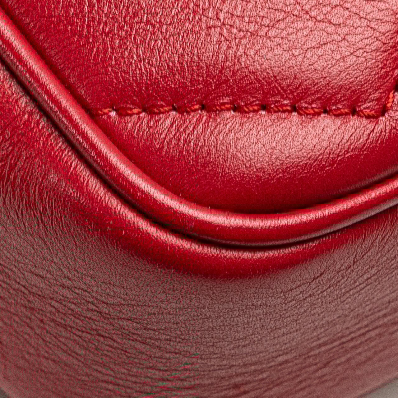 Gucci Mini GG Marmont Matelasse Leather Crossbody Rood