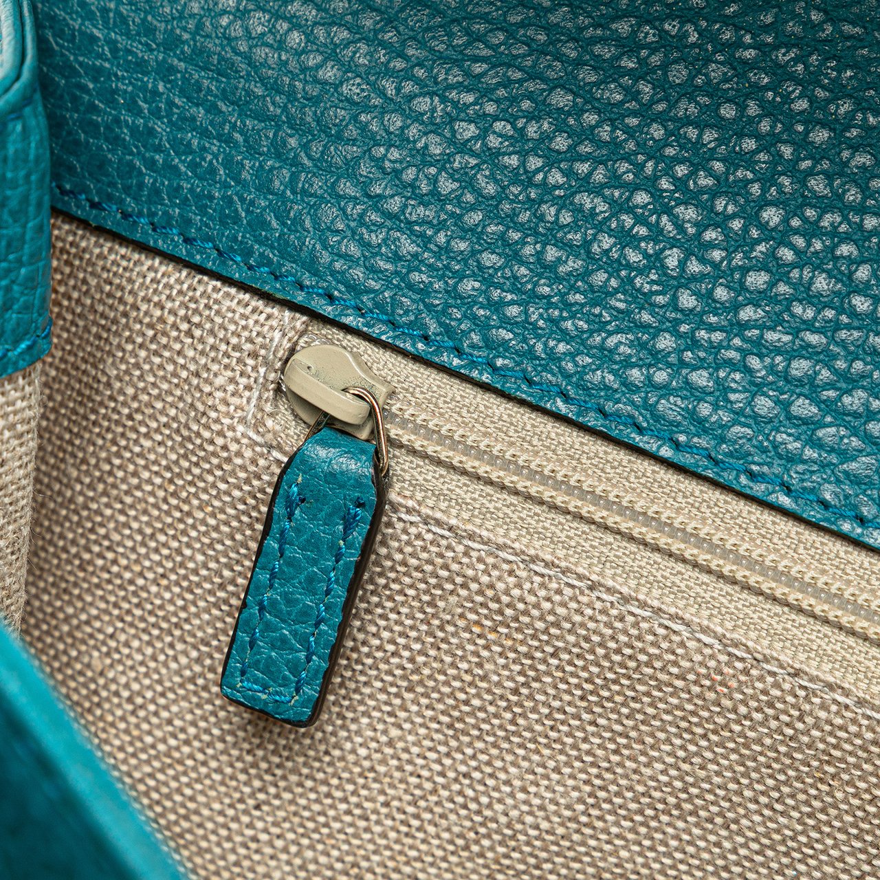 Gucci Medium Dollar Calfskin Interlocking G Crossbody Blauw