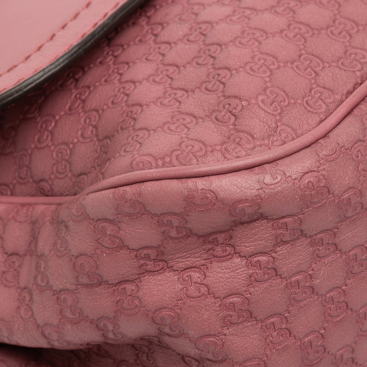 Gucci Microguccissima Sukey Crossbody Roze