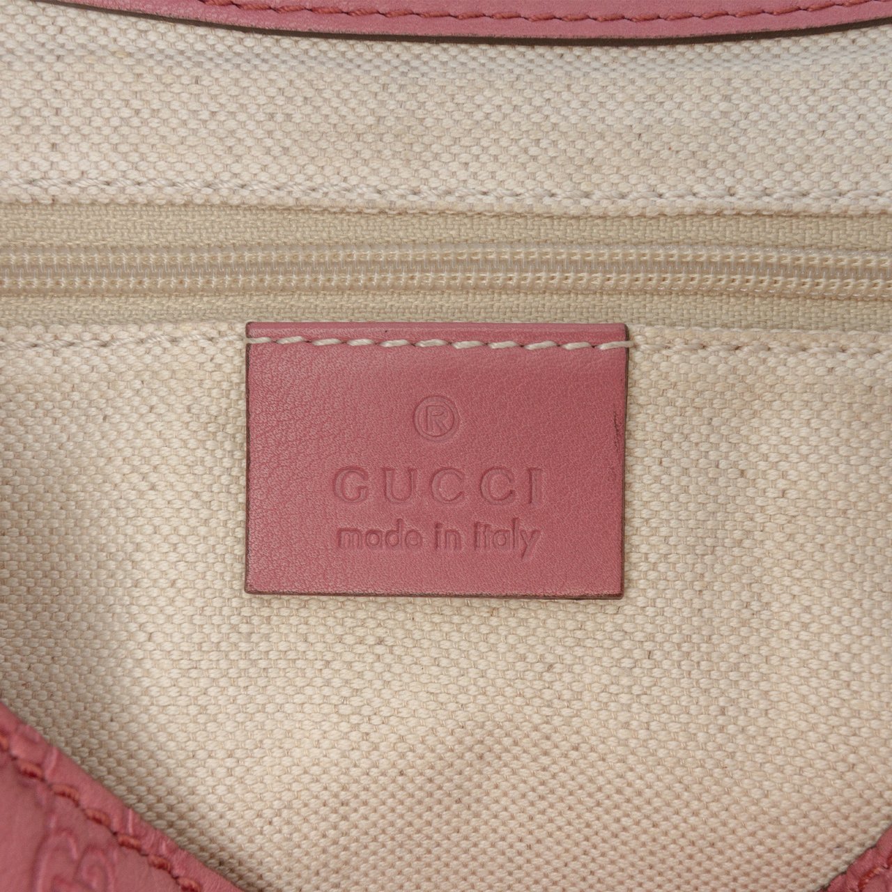 Gucci Microguccissima Sukey Crossbody Roze