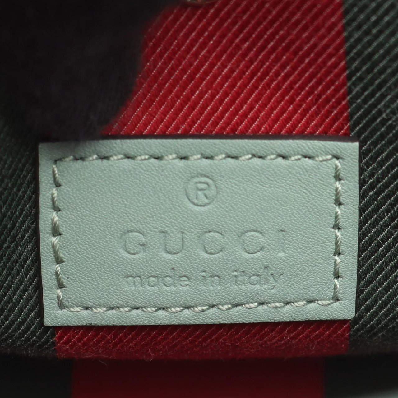 Gucci Small GG Supreme Emblem Bucket Bag Groen