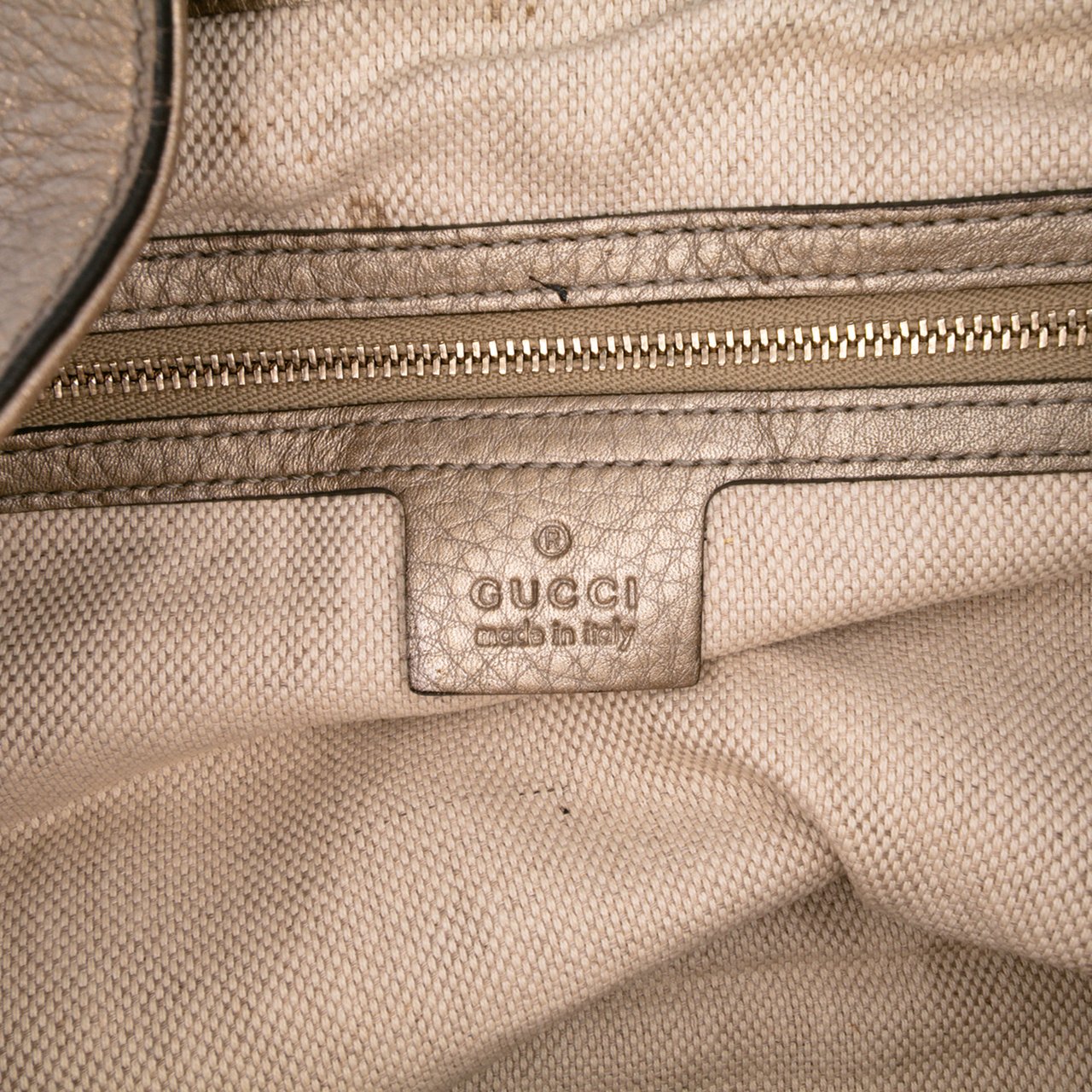 Gucci Medium Leather Soho Chain Tote Goud