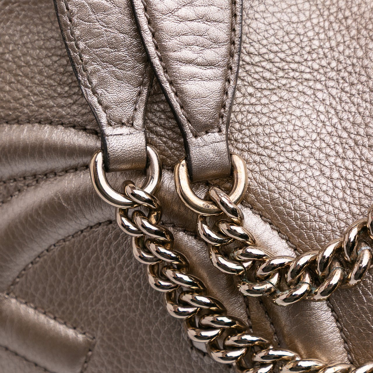 Gucci Medium Leather Soho Chain Tote Goud