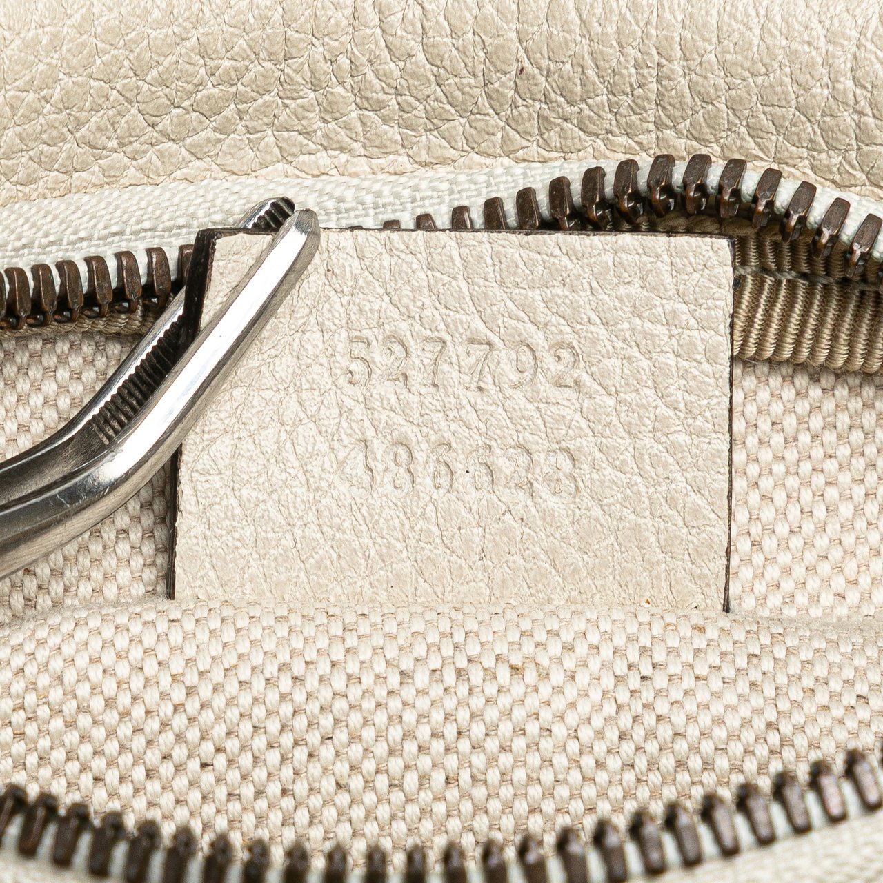 Gucci Leather Logo Belt Bag Wit