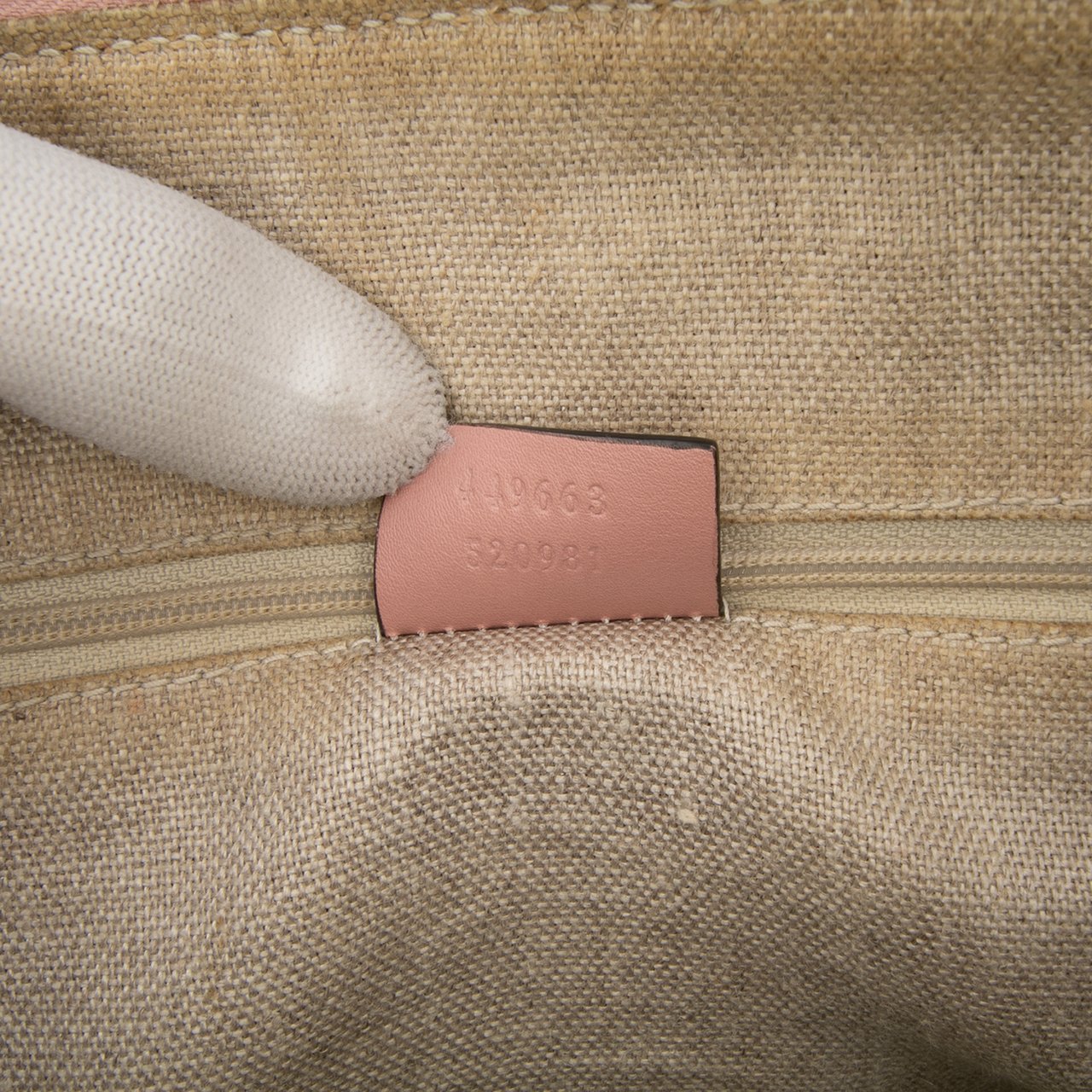 Gucci Medium Microguccissima Dome Satchel Roze