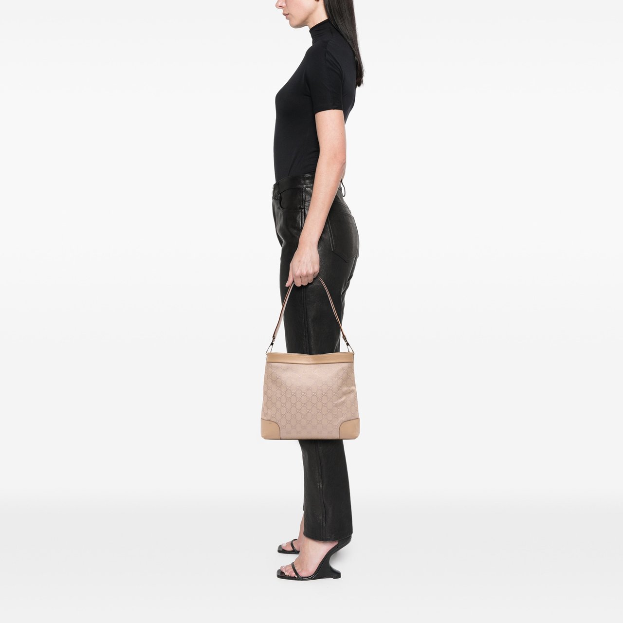 Gucci GG Canvas Shoulder Bag Bruin