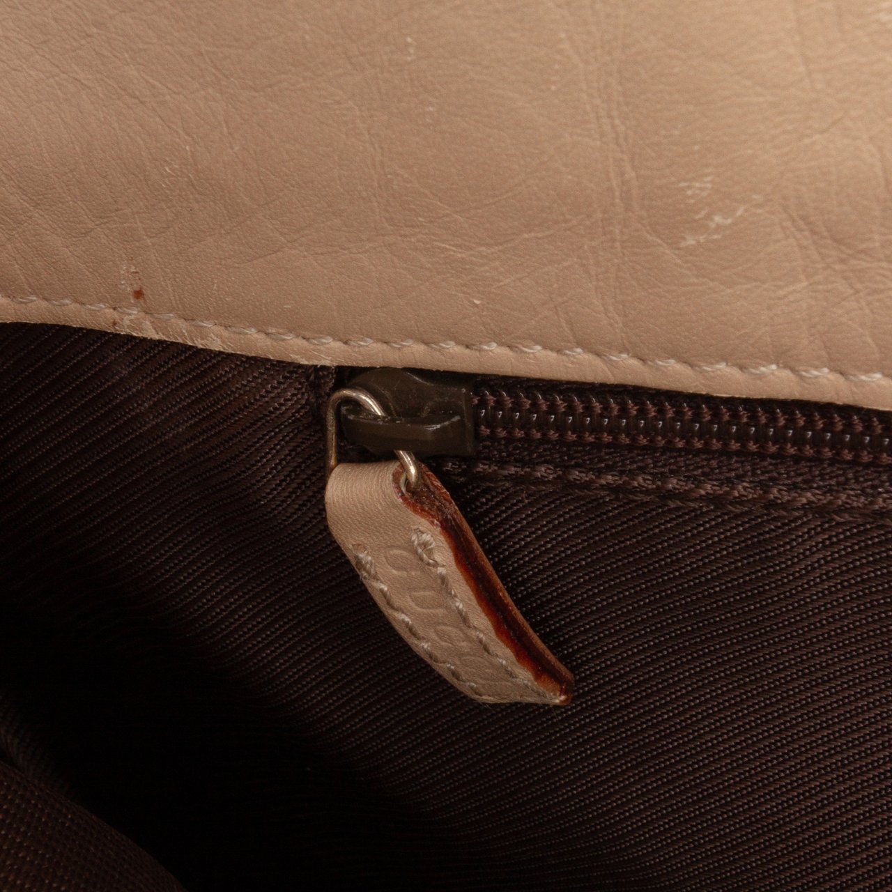 Gucci GG Canvas Shoulder Bag Bruin