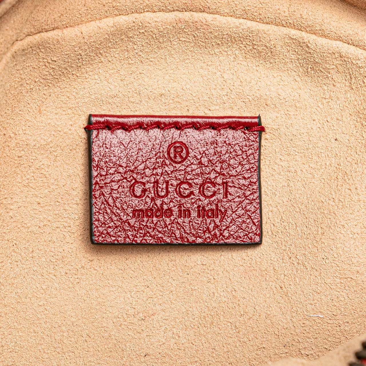 Gucci Mini GG Marmont Matelasse Leather Round Crossbody Rood