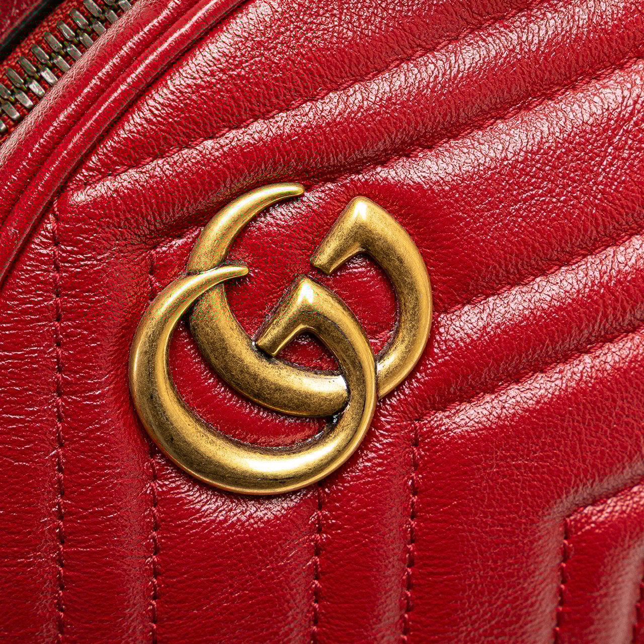Gucci Mini GG Marmont Matelasse Leather Round Crossbody Rood
