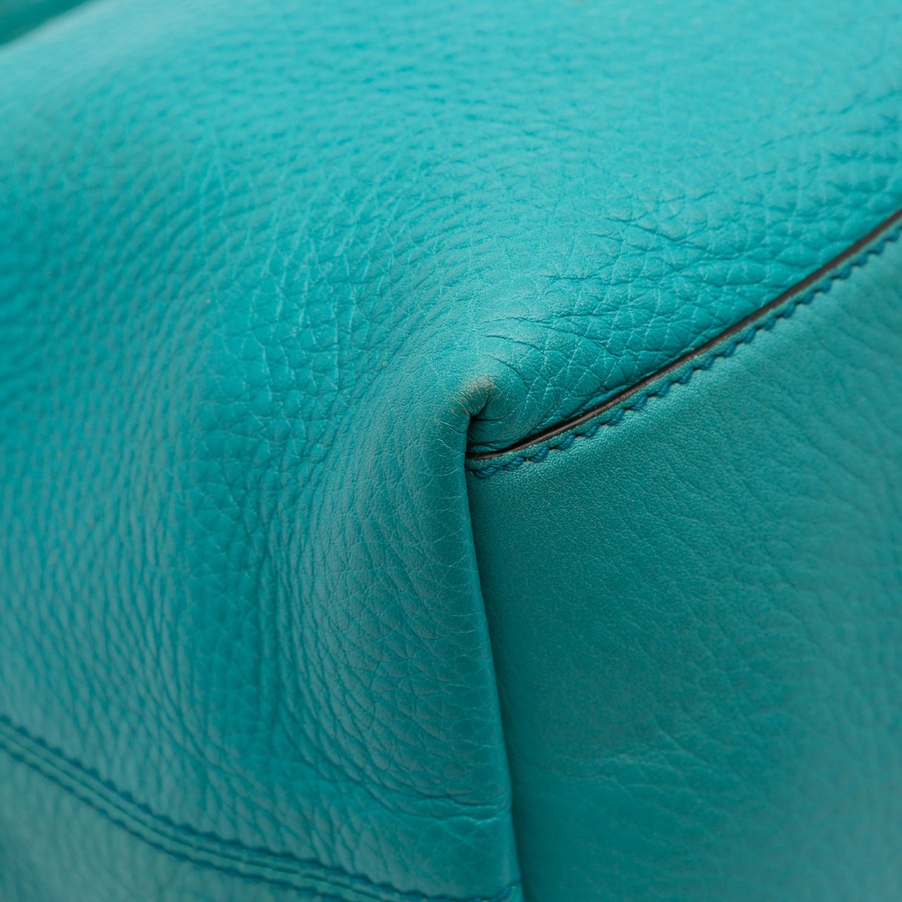 Gucci Medium Leather Soho Chain Tote Blauw