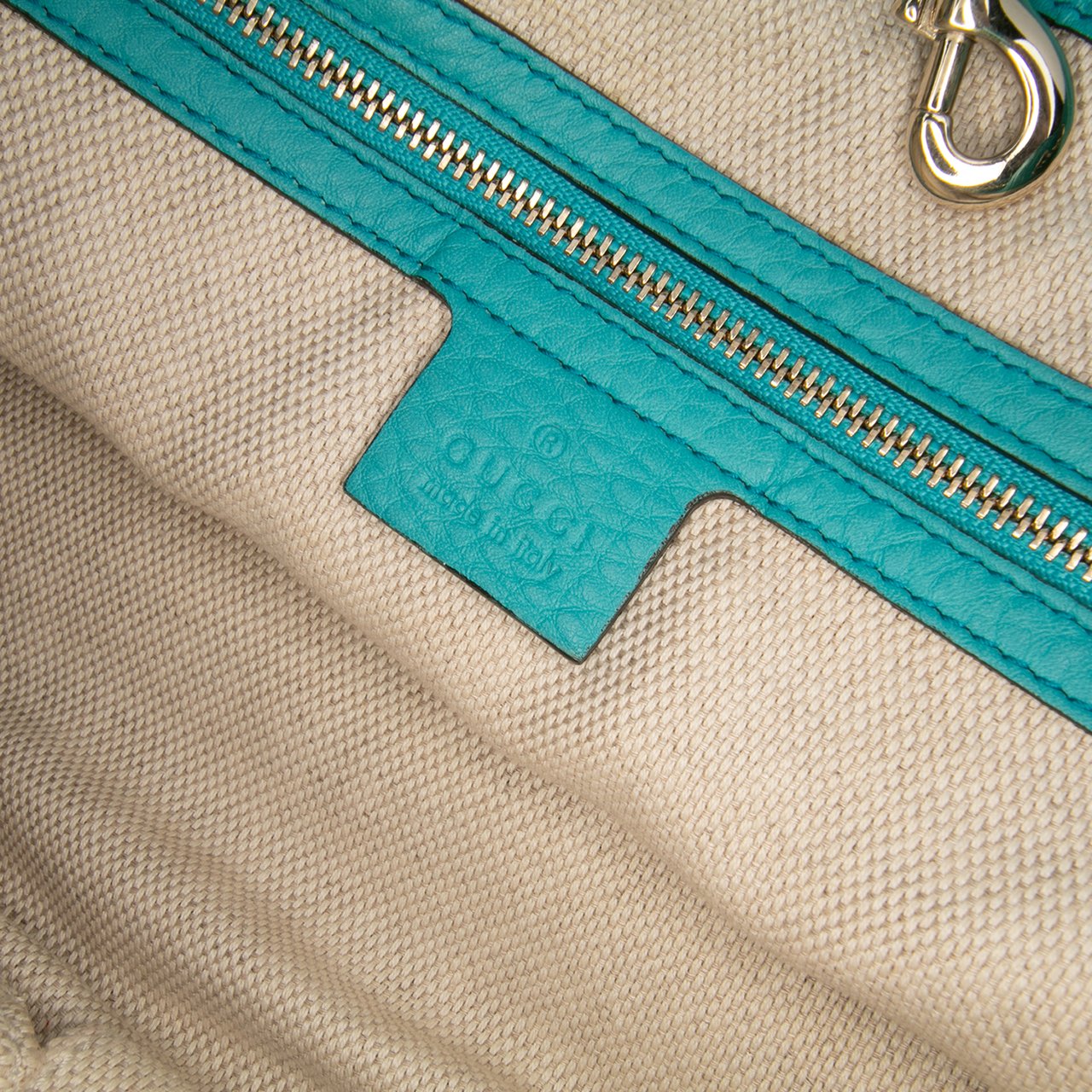 Gucci Medium Leather Soho Chain Tote Blauw