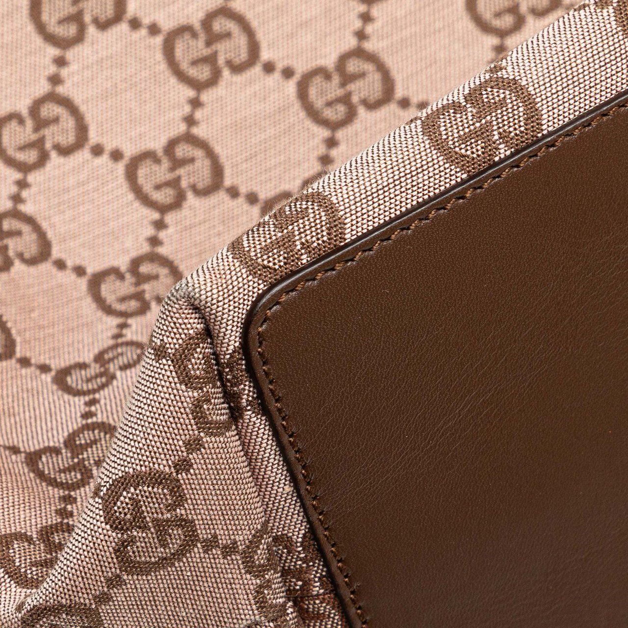 Gucci GG Canvas Tote Bruin