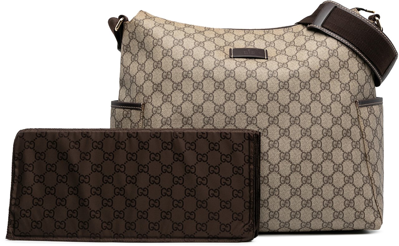 Gucci GG Supreme Diaper Messenger Bag Bruin
